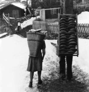 Holz, Brot und Milch
sind unterwegs ...

ca. 1950, in Mnster
